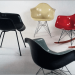 Vier klassische Plastic Chairs von Eames