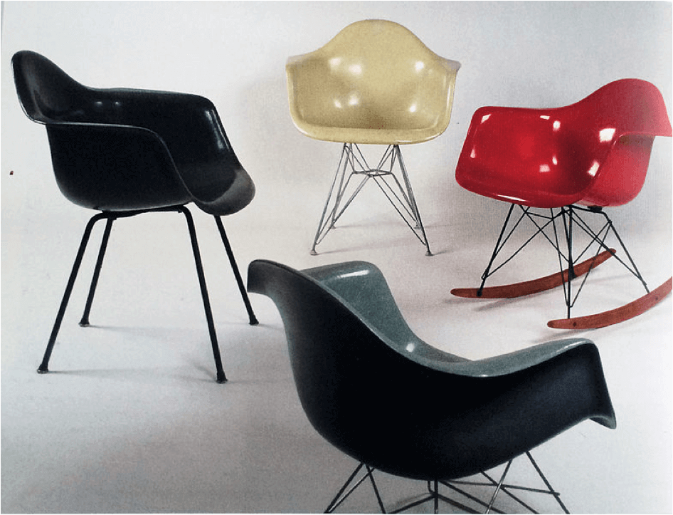 Vier klassische Plastic Chairs von Eames