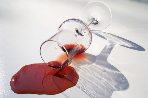 Rotwein-Flecken entfernen