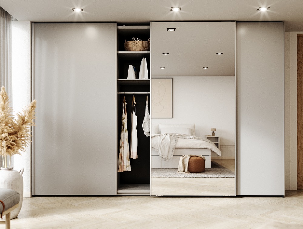 Schwebetürenschrank mit Spiegelfront